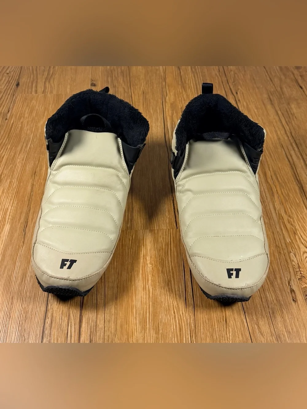 Full Tilt 1.0 Apres Booties Small Intuition Foam Insulated Snow Ski Boots